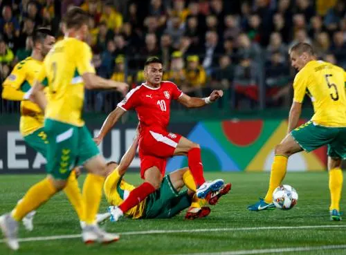 Tadic benut én mist van elf meter