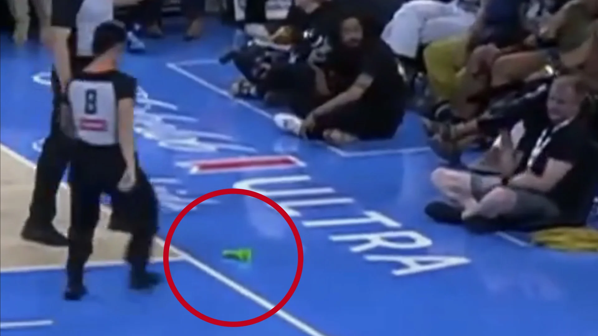 Opnieuw seksspeeltje op veld gegooid tijdens wedstrijd in de WNBA