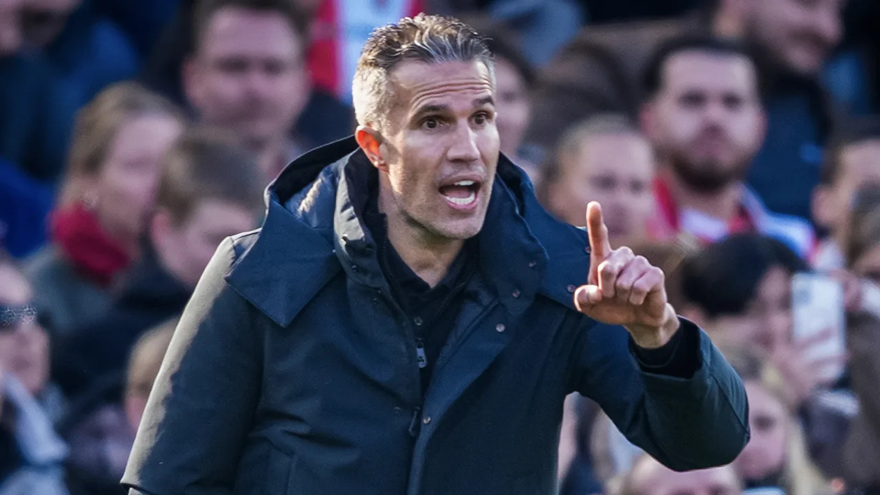 Donderspeech van Robin van Persie in Feyenoord-kleedkamer: 'Ik heb me groen en geel geërgerd'