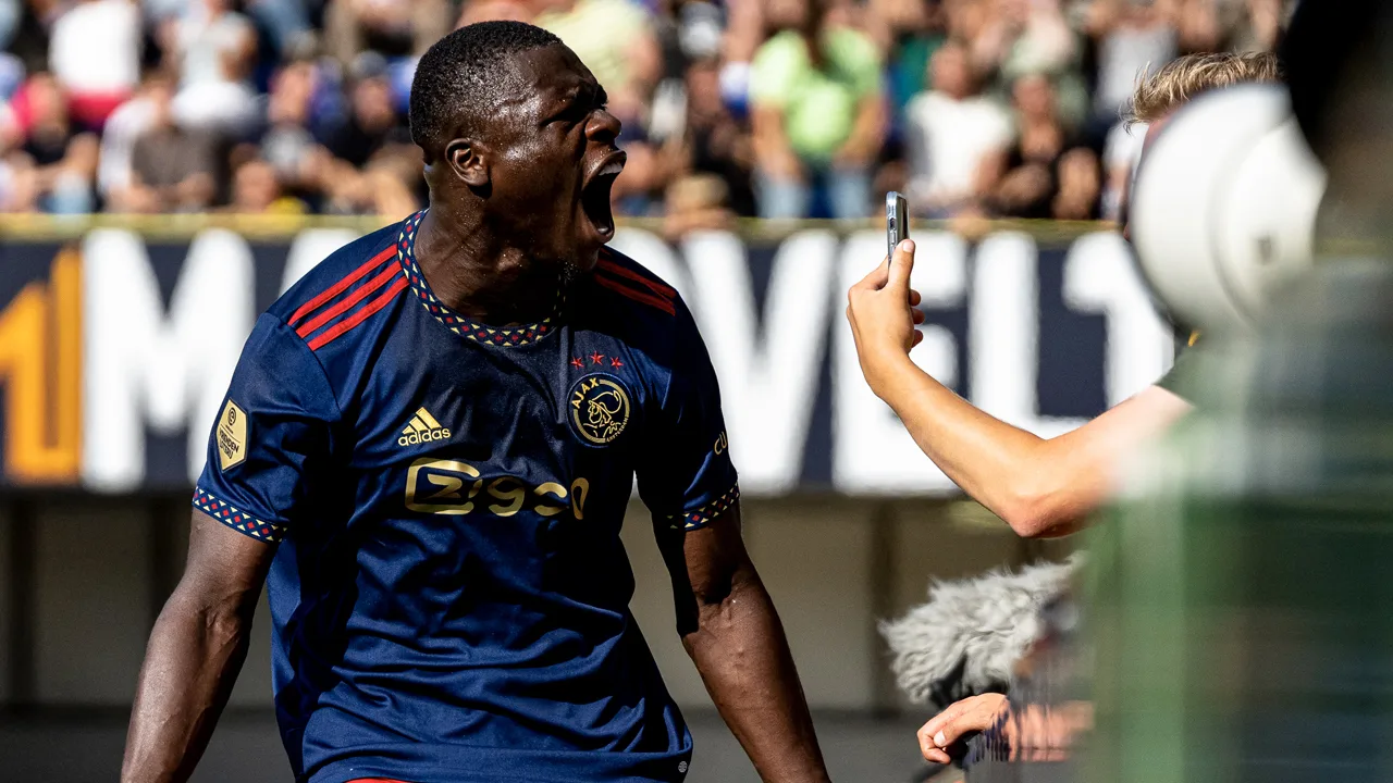 Ajax ontsnapt in Sittard dankzij sterke tweede helft