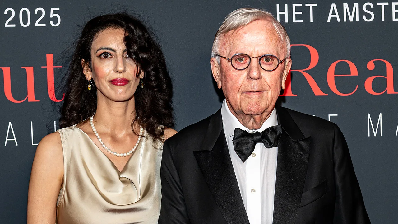 Dochter Harry Mens tegen zijn relatie met jongere vriendin: 'Zit niet op jou te wachten'