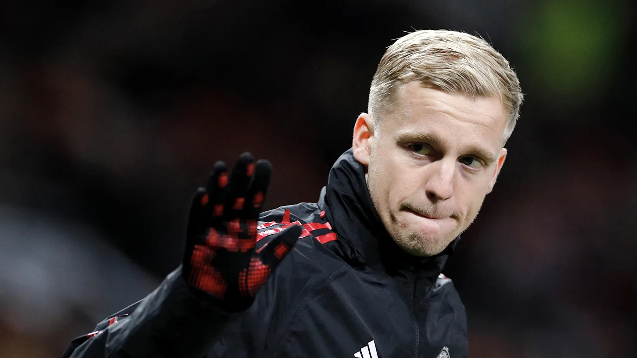Van de Beek mee op oefenstage Manchester United; Malacia ontbreekt