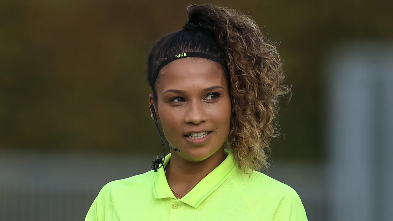 UITGELICHT: De talentvolle KNVB-official Shona Shukrula