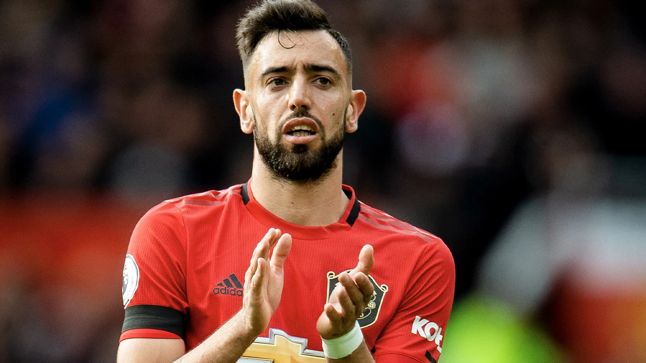 Man United kiest voor vrijwilligerswerk in plaats van salarisverlaging