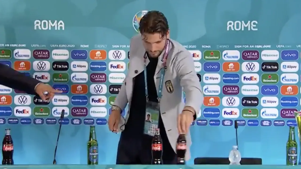 Ook Locatelli schuift Coca-Cola-flesjes opzij