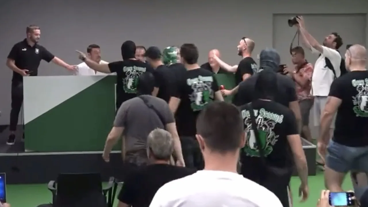 Ultra's jagen kersverse hoofdtrainer weg tijdens perspresentatie