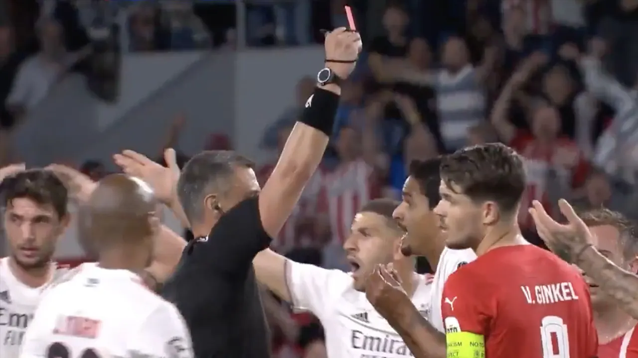 ROOD! Benfica moet met tien man verder tegen PSV