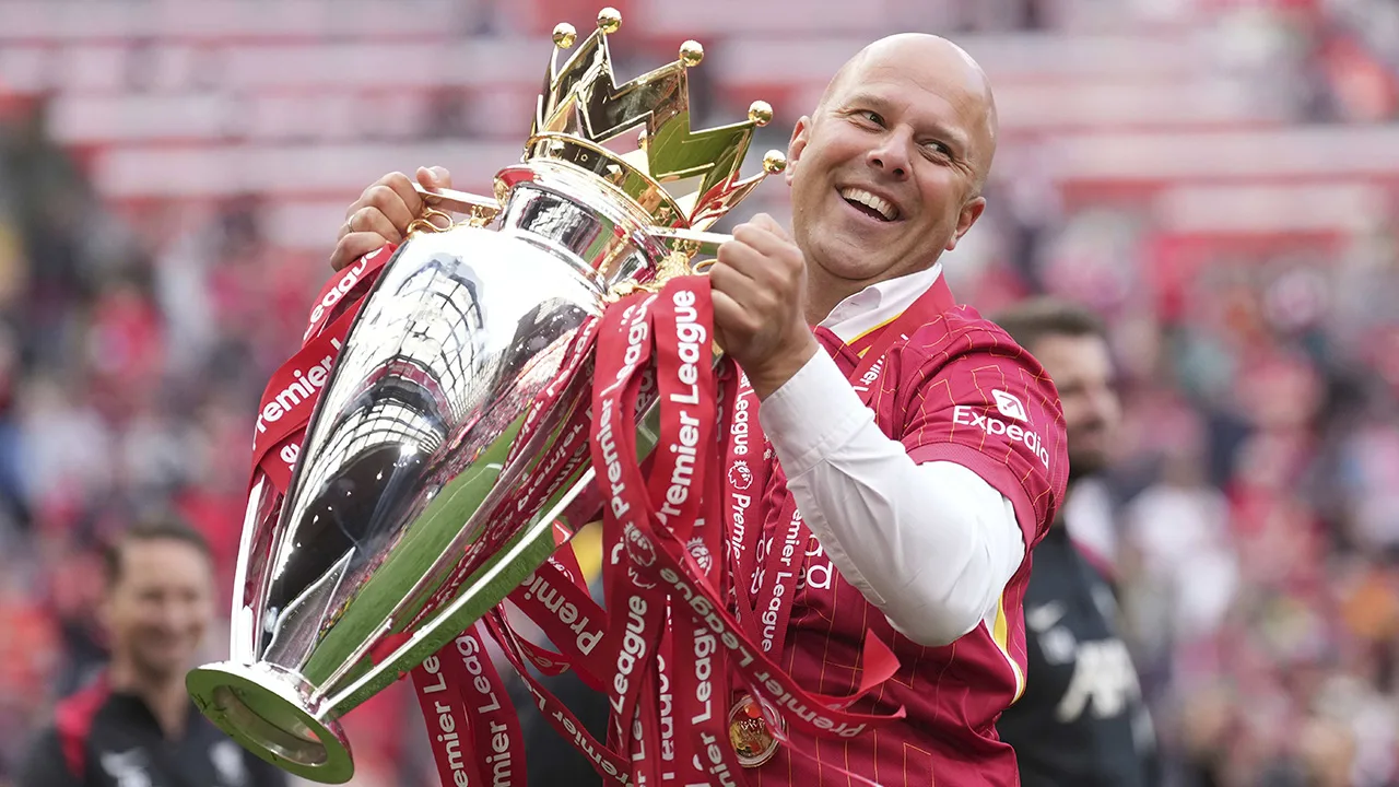 Arne Slot verkozen tot Premier League-trainer van het jaar