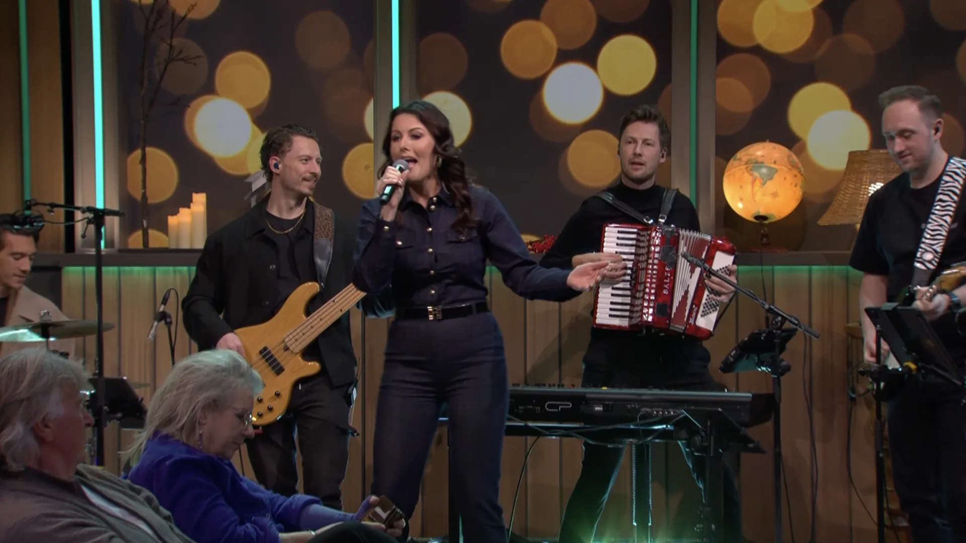 Fetty and Micky Fisser band zorgen tijdens de commercialbreak voor een heerlijke sfeer met 'Mexico'