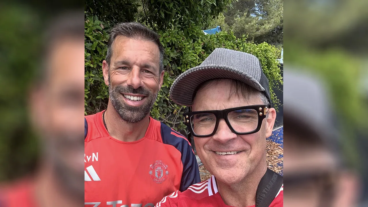 Robbie Williams smeekte Ruud van Nistelrooij om selfie: 'Hij heeft me door donkere periodes geholpen'