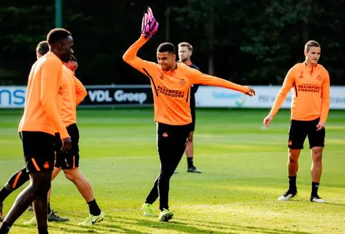 Gakpo bij PSV steeds dichter tegen basis aan