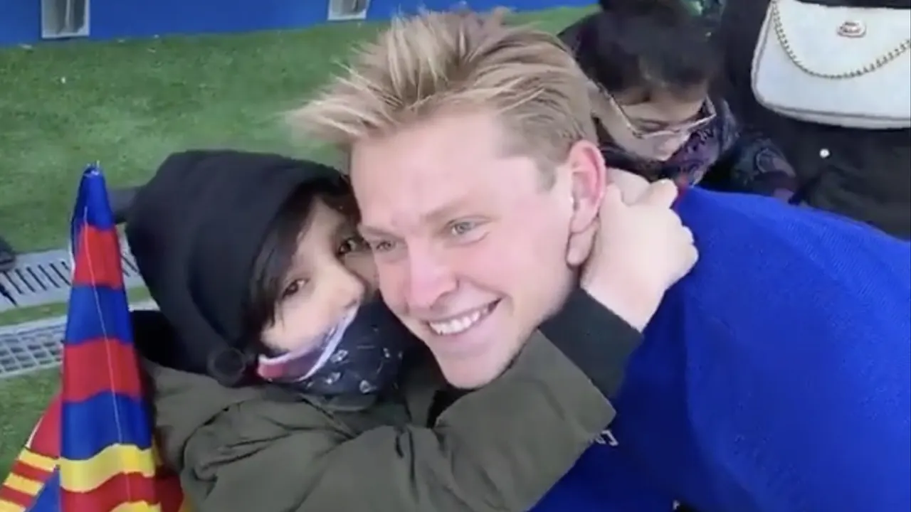 Mooi: Spelers Barça maken kinderen blij na training en tijdens ziekenhuisbezoek