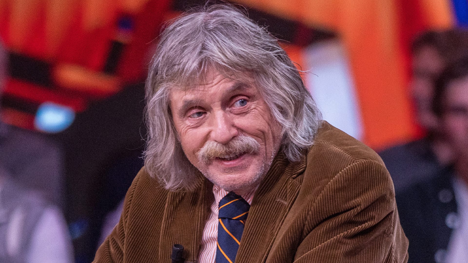 Johan Derksen lovend over Vandaag Inside-gast: 'Zij brengt overal vrolijkheid aan tafel!'