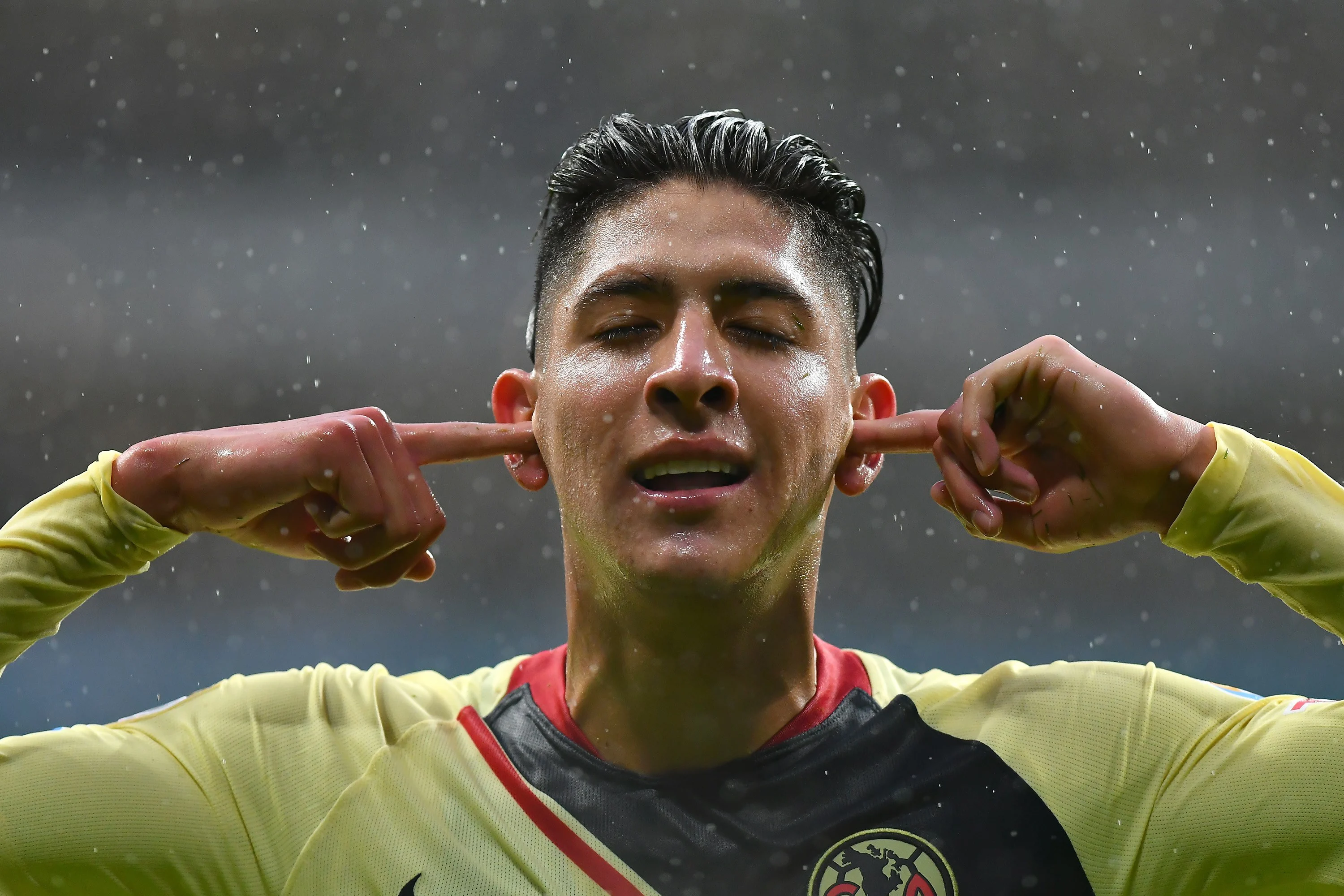 PSV strijdt met Ajax om verdediger Edson Álvarez