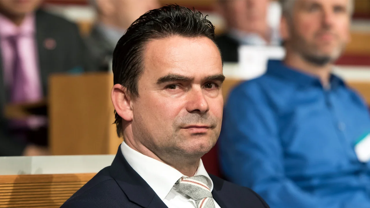 'Ajax overweegt om uit competitie te stappen'