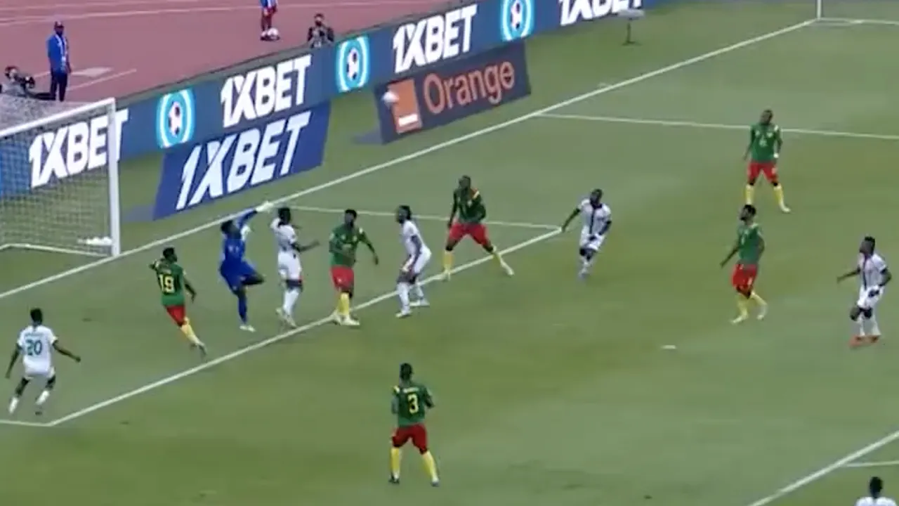 André Onana zit mis bij hoge bal en begint dramatisch aan Afrika Cup