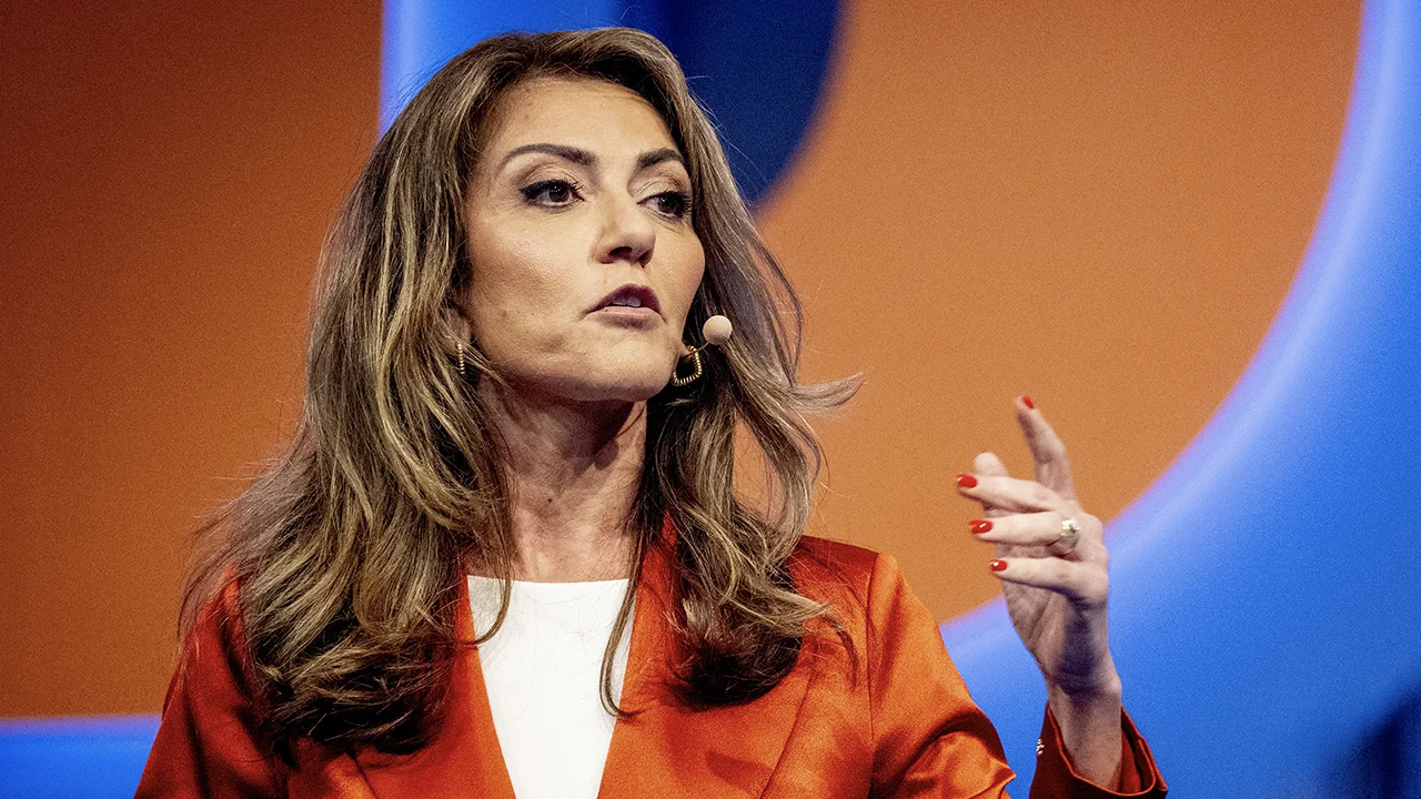 Yesilgöz haalt op VVD-congres uit naar linkse partijen en vakbonden: 'Niet tegenwerken!' 
