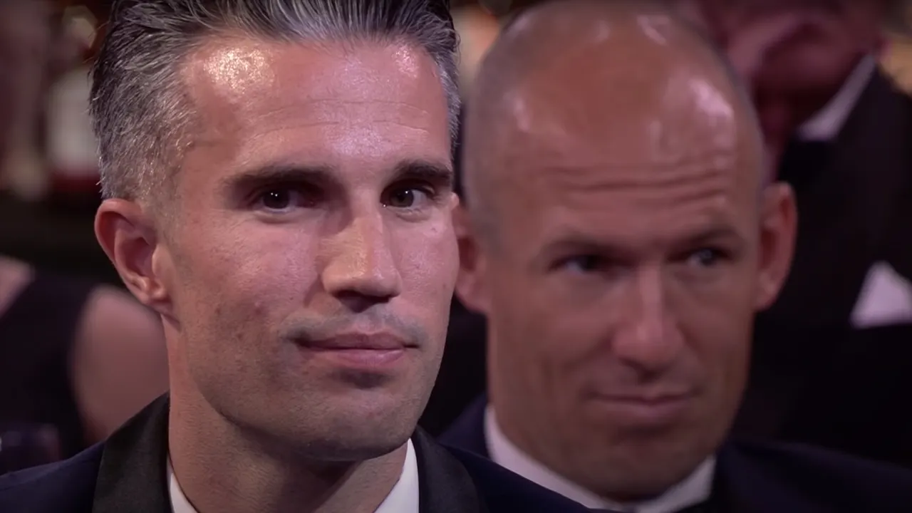 CLASSIC: Louis van Gaal geeft karakteristieke speech aan Robben en Van Persie