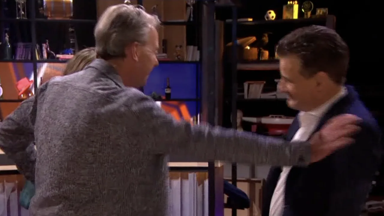 Valentijn duwt Wilfred In de Wandelgangen: 'Gaat toch nergens over, joh!'