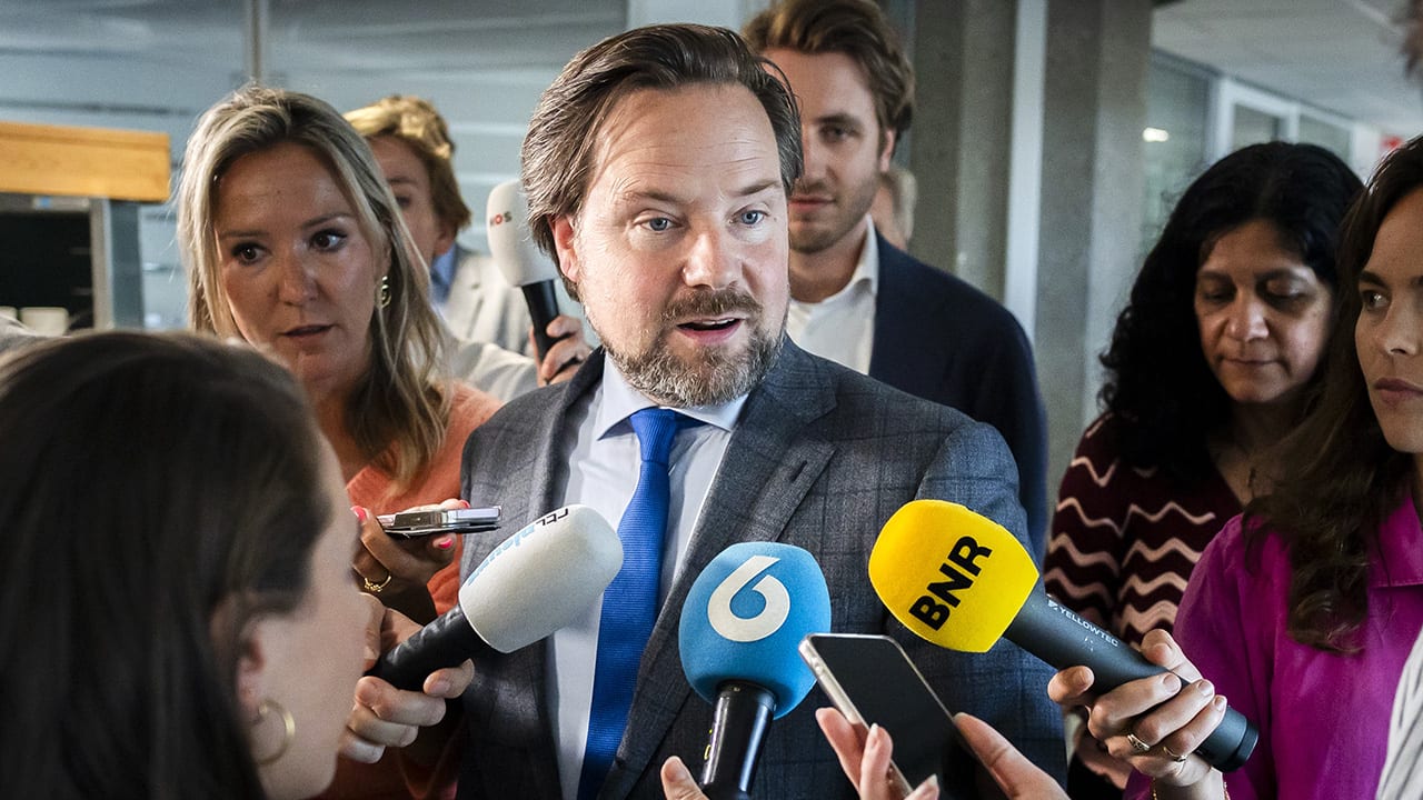 Witte rook voor strengere asielwetten: NSC en SGP stemmen alsnog voor na toezegging Van Weel