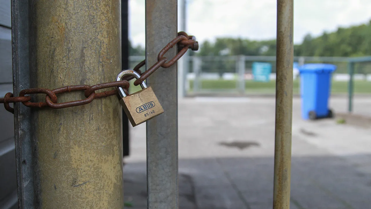 KNVB beëindigt huidige competities in top amateurvoetbal