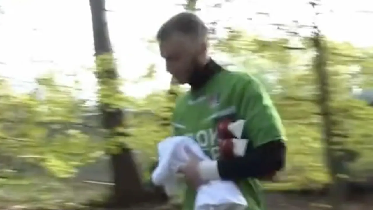 Journalist komt uit de bosjes en vraagt Cillessen: 'Wat vind je ervan dat je niet bent geselecteerd?'