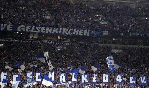 Boze fans Schalke 04 eisen aanvoerdersband op
