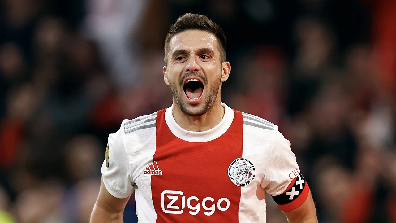 Ajax ontsnapt aan duur puntenverlies tegen veerkrachtig RKC Waalwijk