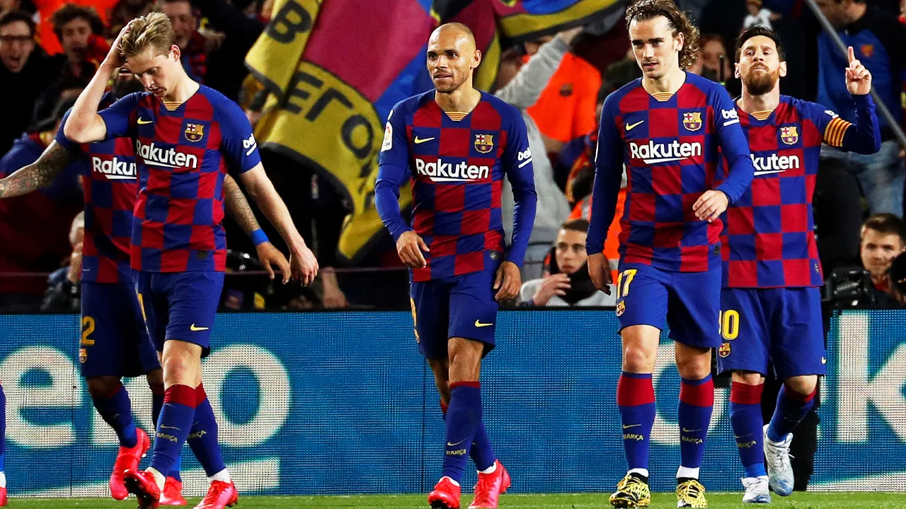 Spanje legt voetbalcompetitie plat