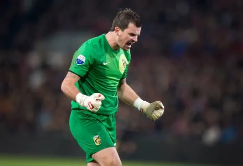 Doelman Velthuizen op stage bij AZ