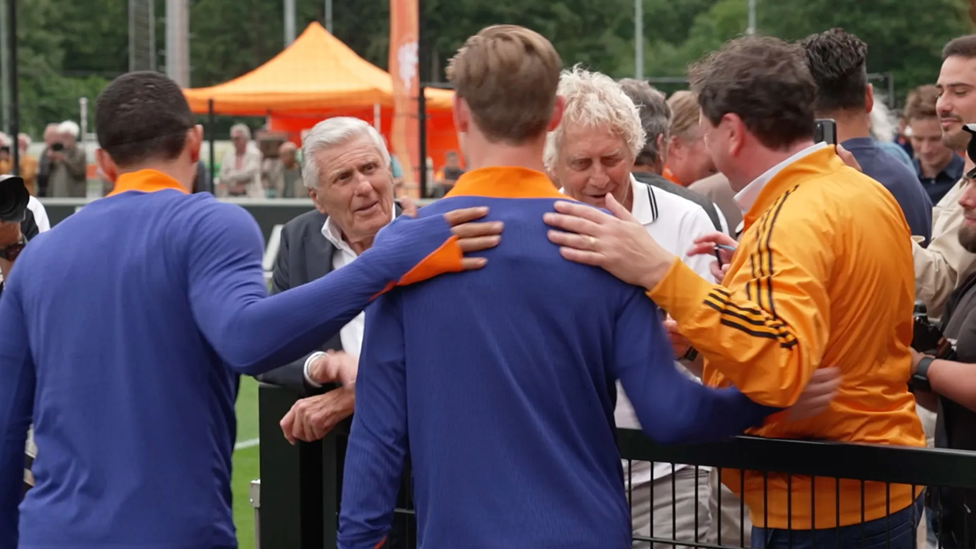 Beelden: Oranje traint onder toeziend oog van oud-internationals richting WK-kwalificatieduels