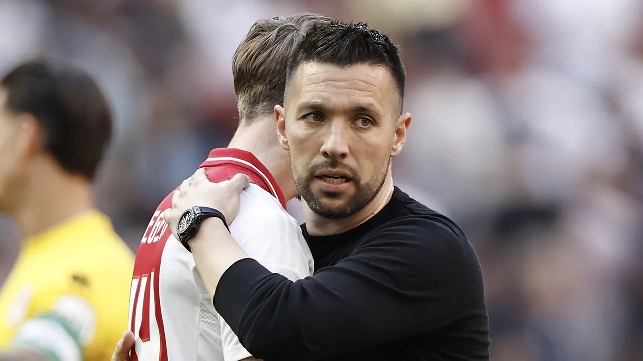 'Ze beginnen ’m in Amsterdam te knijpen, ik zou hyperventilerend de laatste wedstrijden bekijken'