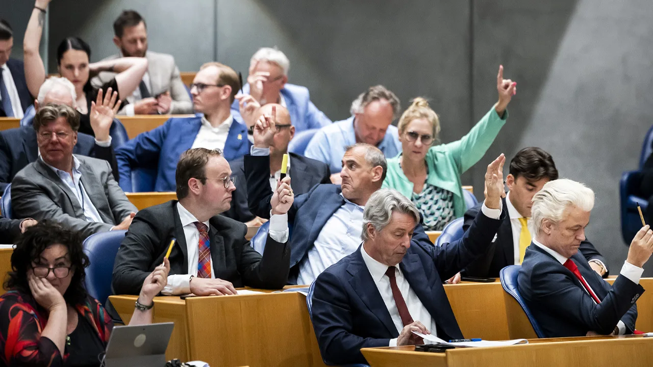 Organisaties in paginagrote advertentie: Kamerleden, stem tegen de asielwet