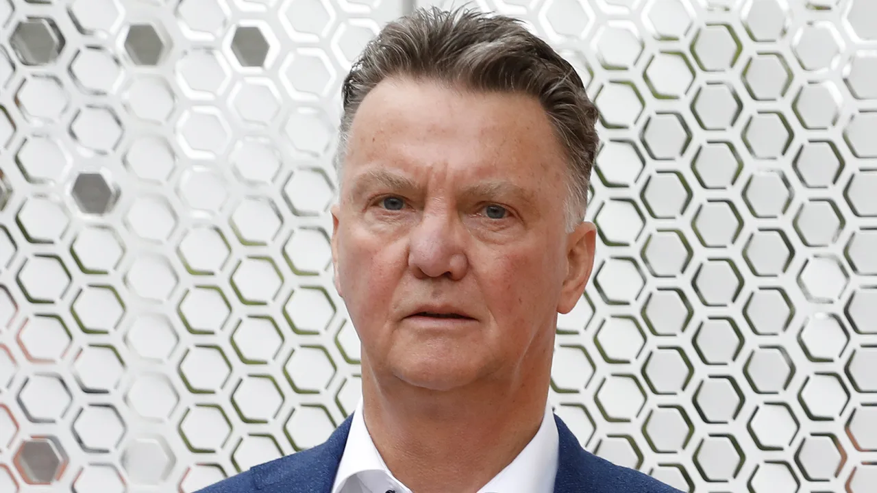 Van Gaal pleit voor oud-spelers en oud-trainers als VAR