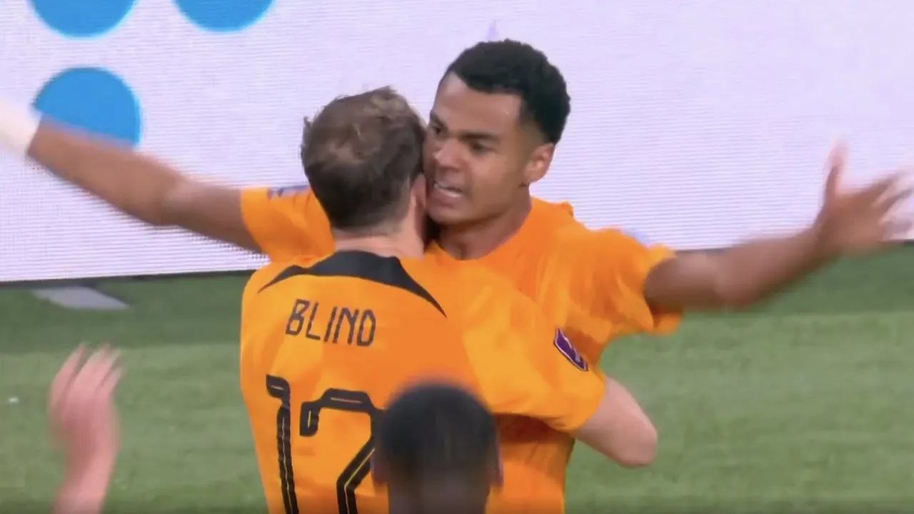 Videogoal: Oranje op voorsprong door een héérlijke uithaal van Cody Gakpo