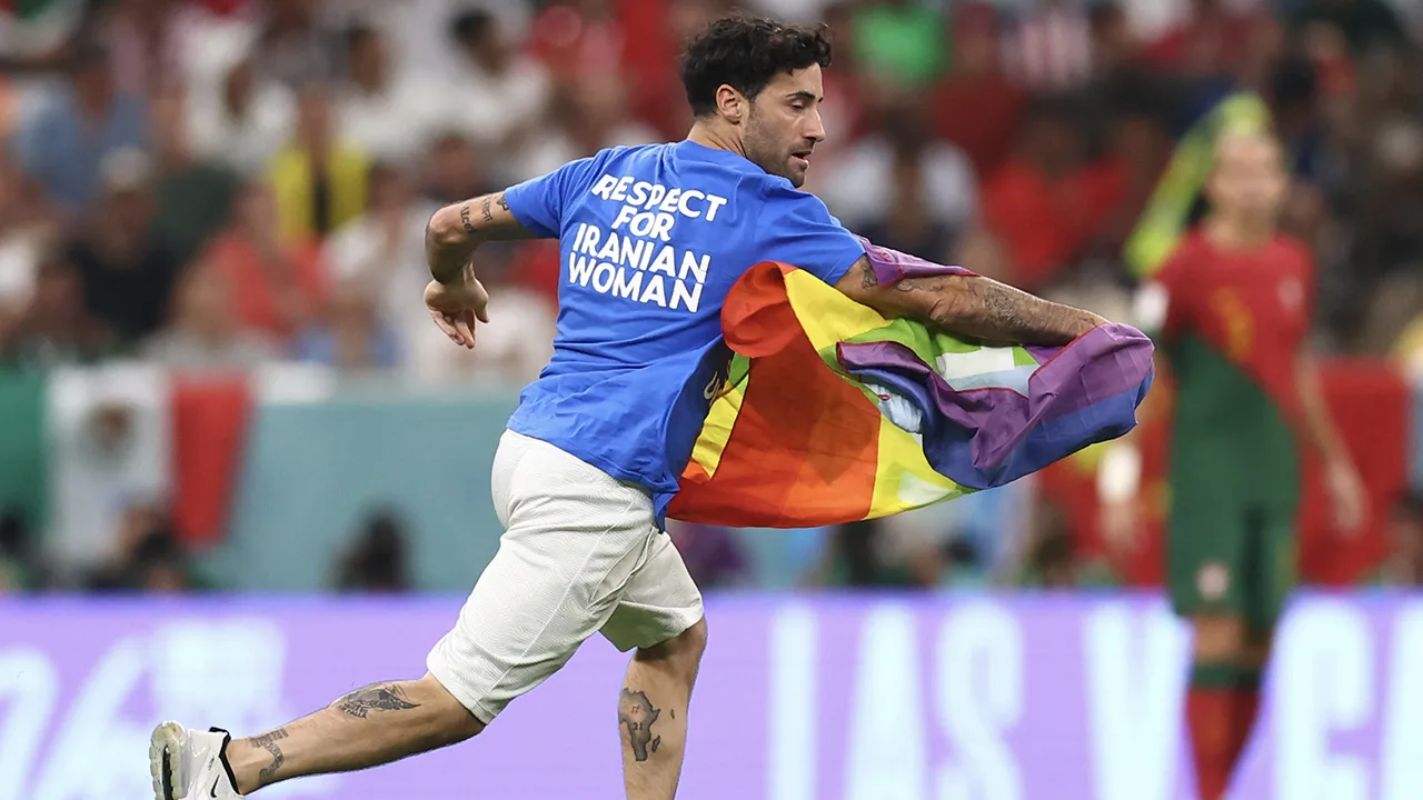 Veldbestormer met regenboogvlag en shirt met steun aan Oekraïne en Iran krijgt geen straf