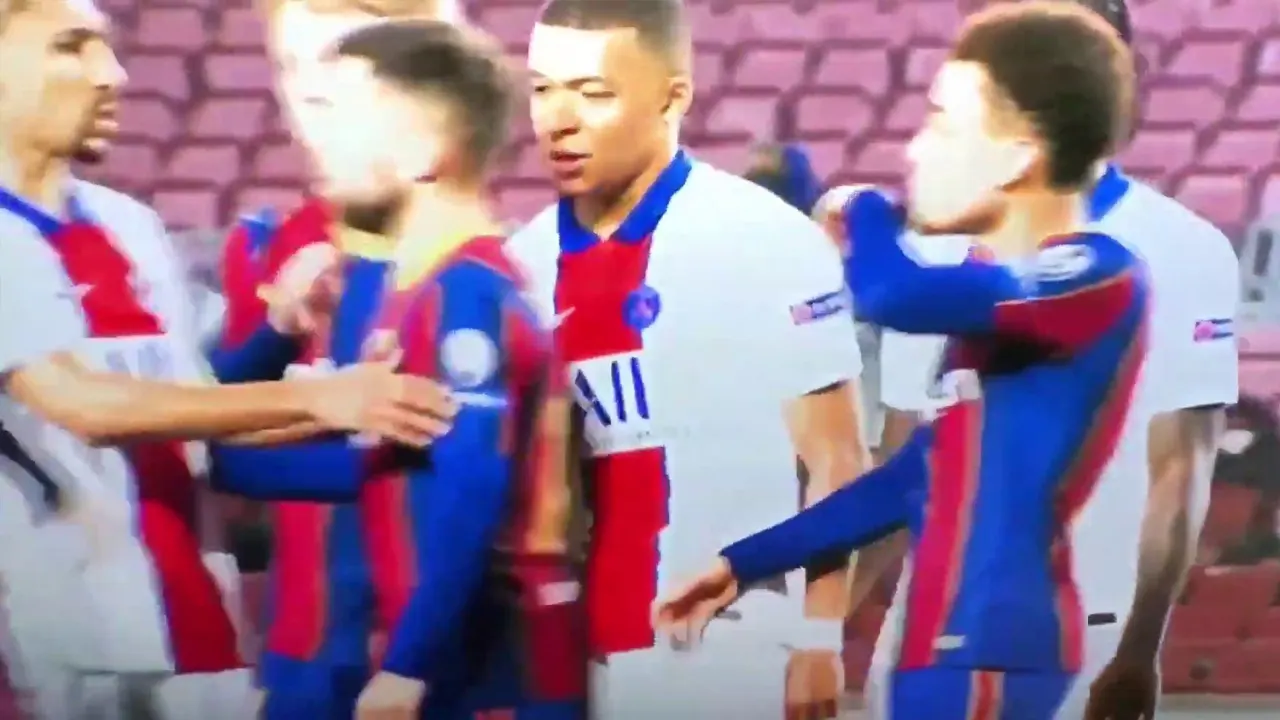 Mbappé botst met Jordi Alba: 'Op straat zou ik je vermoorden’