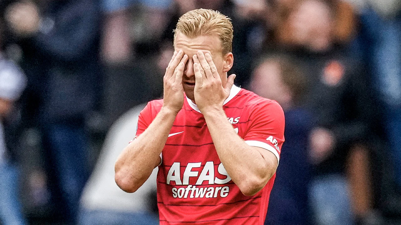 AZ gaat in blessuretijd onderuit tegen Heracles en zakt naar 17e plaats