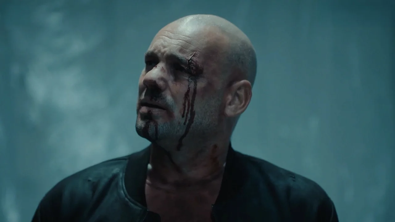 Video: Wesley Sneijder pakt glansrol in trailer misdaadserie: 'Wraak nemen op Casillas!'