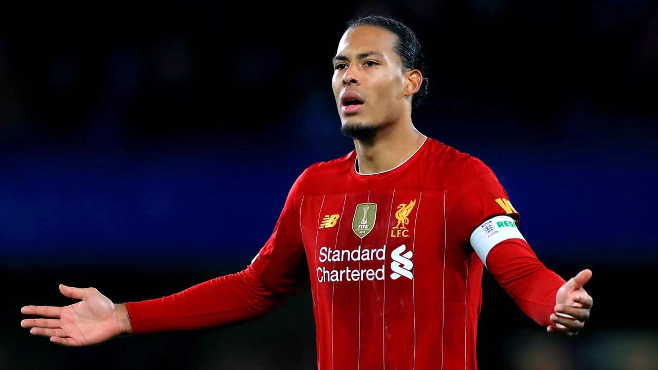 Virgil van Dijk haalt uit naar Engelse journalist: 'Schaam je!'