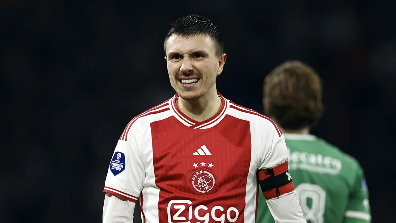 Van 't Schip kiest voorlopig voor Berghuis als nieuwe aanvoerder van Ajax