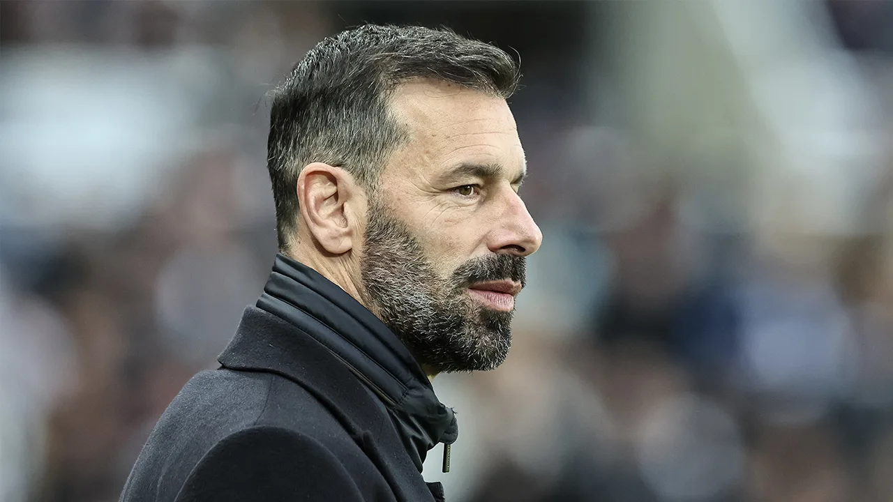 Ruud van Nistelrooij lijdt met Leicester City ruime eerste nederlaag 