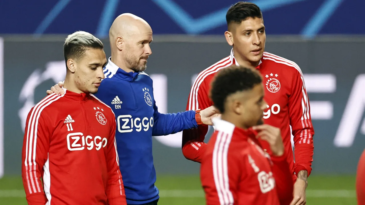 'Ten Hag neemt belangrijke Ajacied mee bij vertrek naar Manchester United'