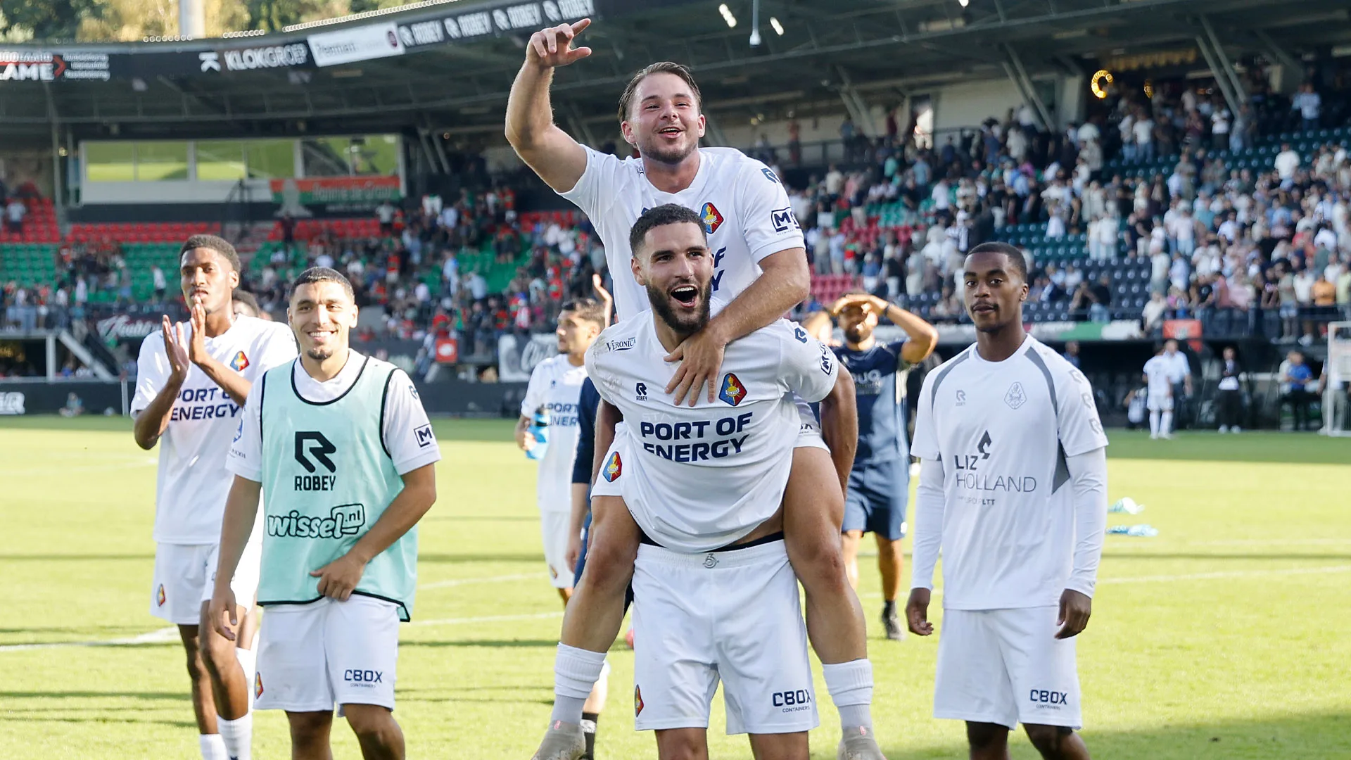 Telstar stunt en doet direct goede zaken in Eredivisie met winst op NEC