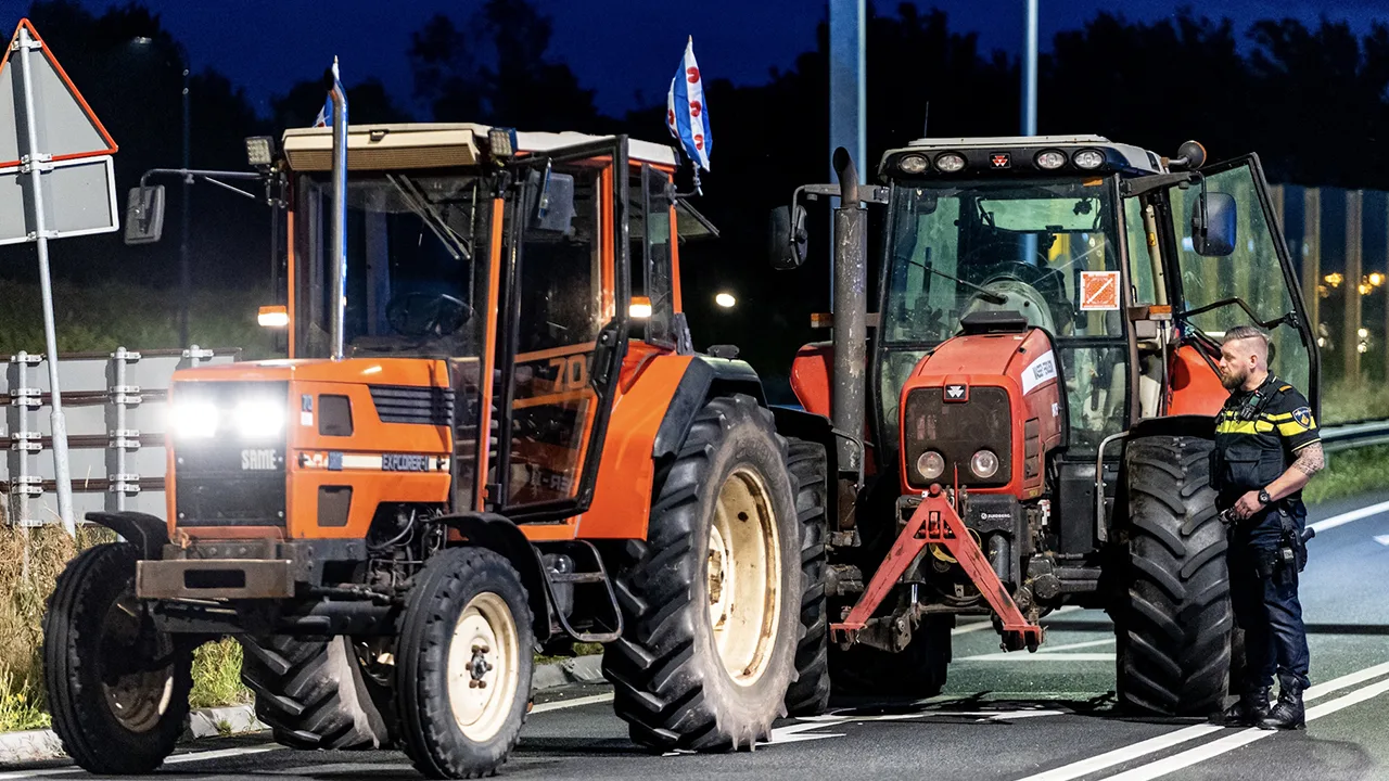 Politie onderzoekt berichten over belagen van agenten thuis