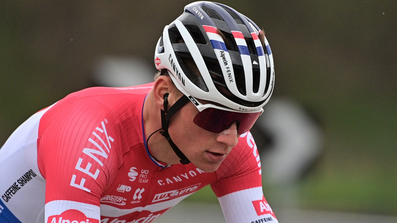 Van der Poel pakt tweede ritzege in Tirreno na solo van meer dan 50 km