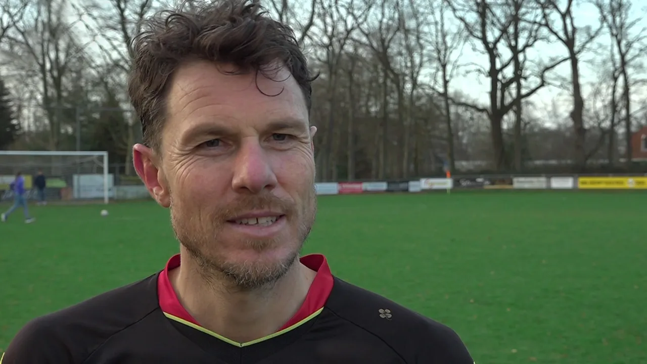 Mark-Jan Fledderus stopt per direct bij amateurs na uitdelen van klap tijdens debuut