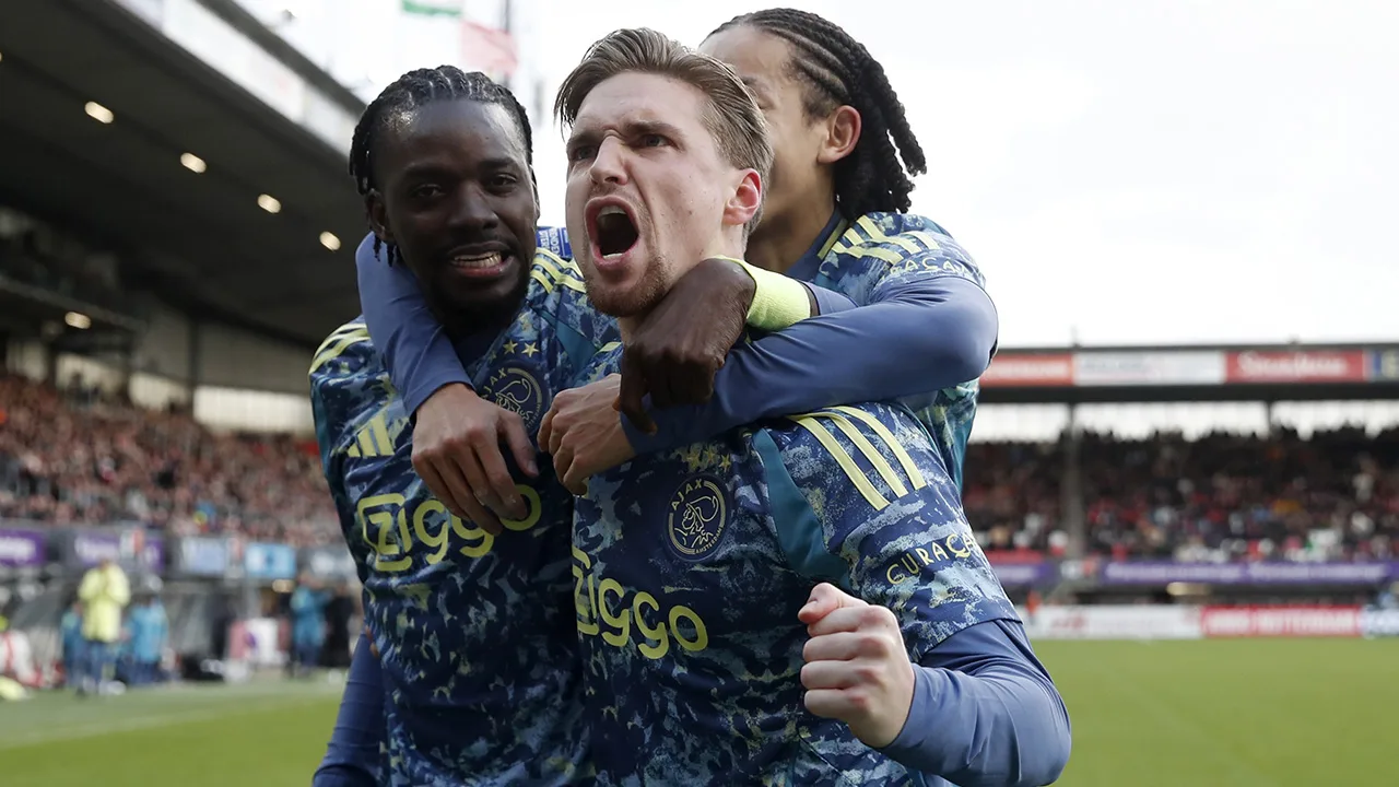 Ajax sluit eerste seizoenshelft af met moeizame overwinning op Sparta Rotterdam