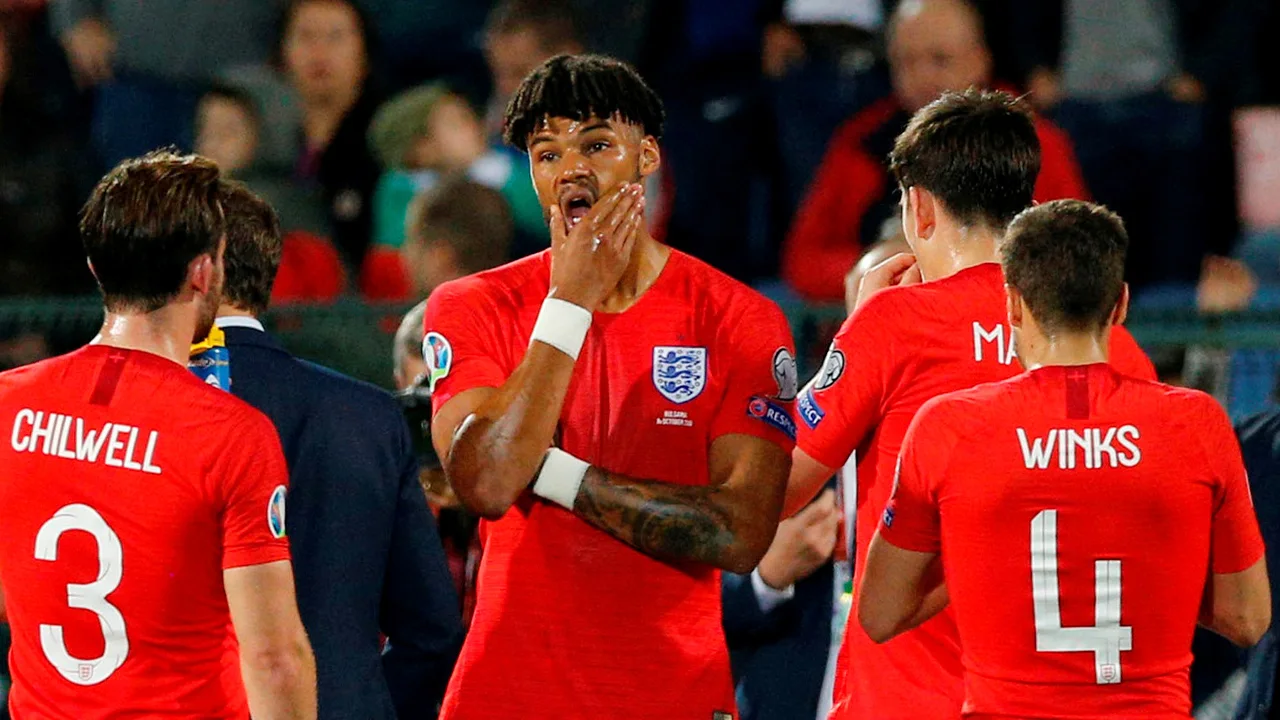 Mings laat debuut niet verpesten door racisme