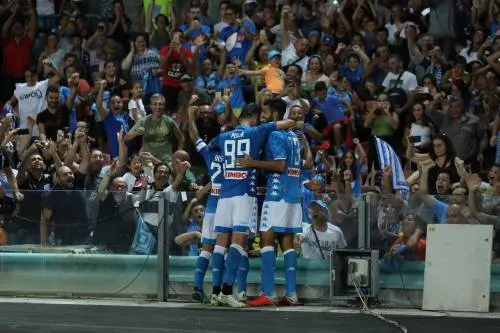 Napoli bezorgt Fiorentina eerste nederlaag